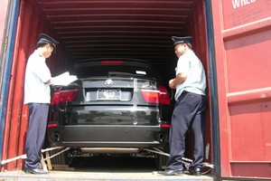 Nghi án xe Việt kiều thành hàng biếu tặng